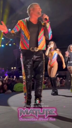Evelyn Cedeño Instagram - Un pedacito de lo que se vivió en la arena con @matutemx… 

#music #música #musically #party #partytime #dance #dancer #performance #performer