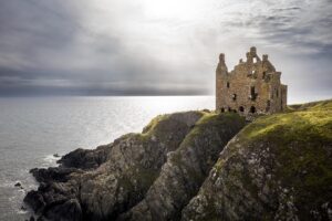 Evelyn Edwards Instagram - Listen… I know it’s Saturday night and you’re probably out doing something really exciting. But for me…it doesn’t get more exciting than this. 💚🏴󠁧󠁢󠁳󠁣󠁴󠁿🏰 .⁣
.⁣
.⁣
.⁣
.⁣
#scottishhighlands #beautifulscotland #castles #travel #scotlandisnow #uk #lovescotland #scotlandphotography #adventure #travelgram #dronephotography #visitscotland  #explorescotland #ruins #middleages #instacastles #scotlandexplore #scotland #medievalarchitecture #scotlandtravel #medievaleurope #europeancastles #castlesofeurope #urbex #scotlandshots #scotlandlover #scotlandscenery