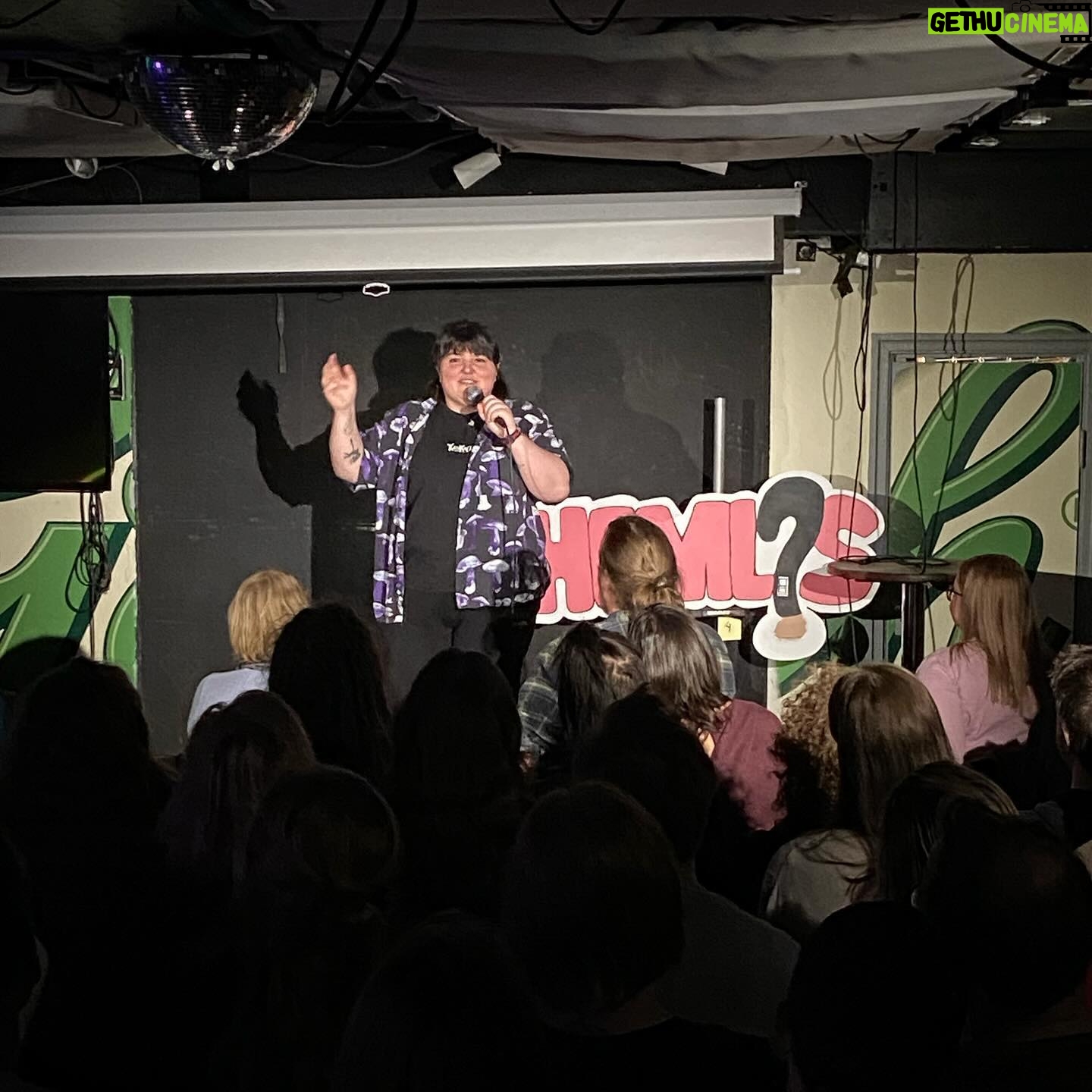 Evelyn Mok - 3 Likes - GÖTEBORG!! Kryp ner i källaren med oss 28 MAJ för @hemliscomedy säsongsavslutning!
Vi har haft en otrolig rolig säsong och en fantastisk line-up väntar 28 MAJ där ni får se två onaturligt långa typer, tre medellånga och en kines! Haffa era biljetter nu!
Plats: @haketpub (Masthuggstorget 5)
När: 18:00 dörrar • 19:00 SHOW
Biljetter: Billetto.se (sök Hemlis)