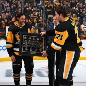 Evgeni Malkin Instagram - Time to relax Cully! It was a pleasure to be your teammate. Cup family is FOREVER! We’ll miss you...