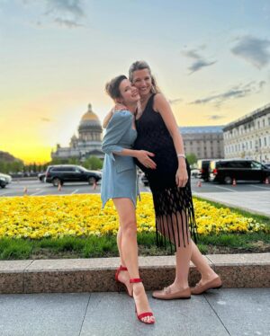 Evgenia Malakhova Instagram - #пэмф День 3 . 
  Питер спасибо❤️

А еще спасибо организаторам крутых мероприятий @nick_mart_ , с классной вечеринкой @roscongress  на веранде @grandhotelmoika22 ,  рейву @tinkoffbank 
Моим ярким образам 
Моим любимым друзьям 
И моей малышке , за то что так стойко тусила  со своей мамой )