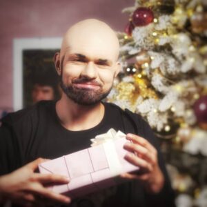 Evgeniy Bazhenov Instagram - Новогодний #BadComedian обзор уже на канале !!! С наступающим
