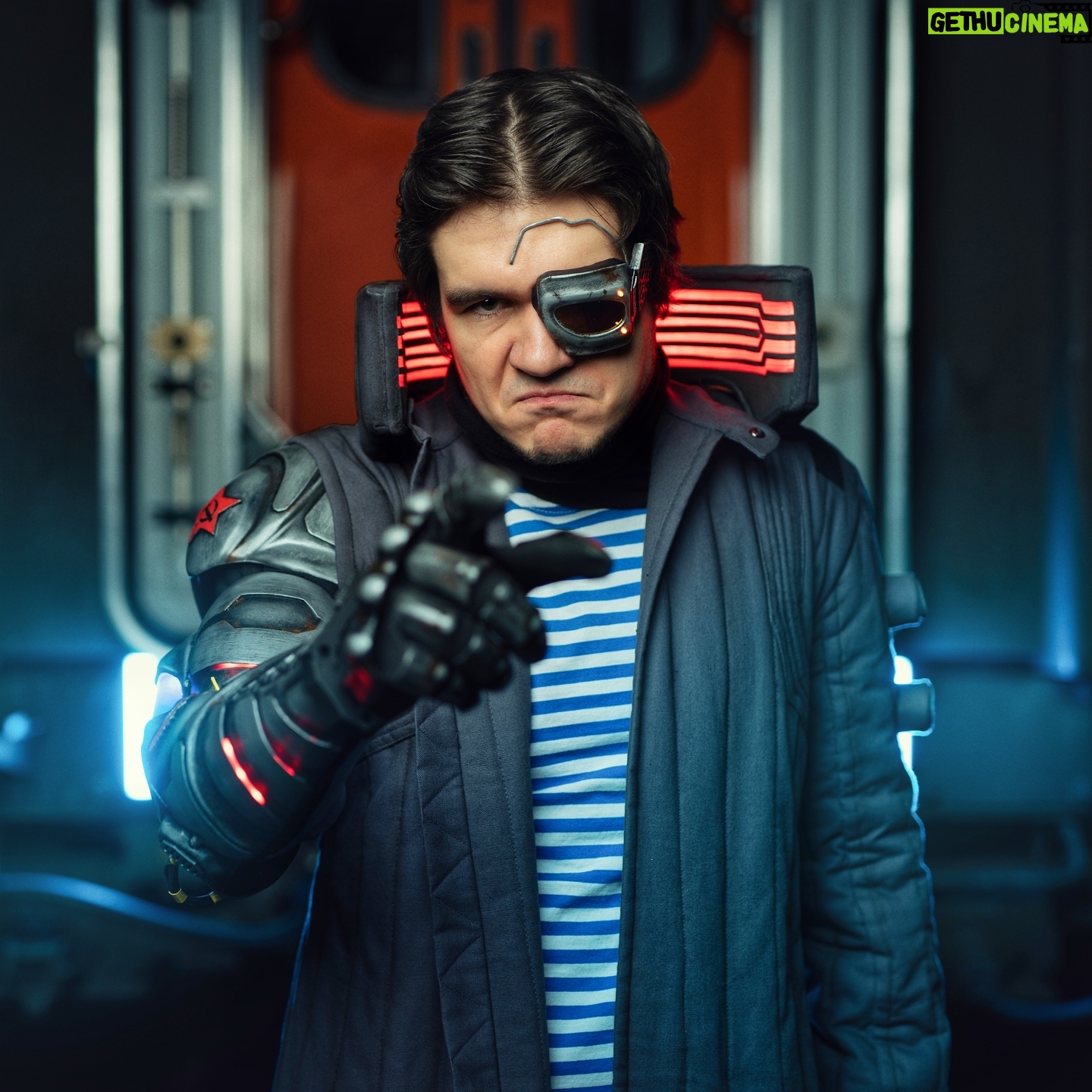 Evgeniy Bazhenov - 81K Likes - Сгонял тут в кибердеревню на выходных и теперь видео про это, по запросу "Русский Космопоезд", на Ютубе.