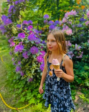 Evgeniy Chichvarkin Instagram - Вот ещё вам дети и цветы из Юрмалы #Алисабалерина  погода и фото: #моябоеваяподруга