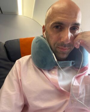 Evgeniy Papunaishvili Instagram - 3 часа сна после сложного перелёта в Москву и сразу в путь✈️

На этот раз в Самару вести одно необычное и очень стильное мероприятие, на теплоходе😅👍

Как Вам вид из моей каюты на последнем фото?🙌🌅