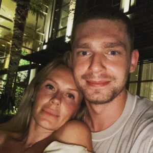Evgeny Kuznetsov Instagram - У моей Любимой сегодня день рождения 🔥я очень сильно тебя люблю❤️