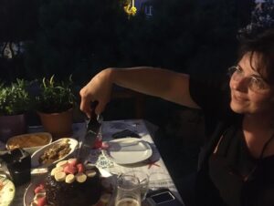 Evren Duyal Instagram - Sevdiklerimle keyifle :))) herkese bin teşekkür 🙏🙏🙏 #kınalıada #doğumgünü