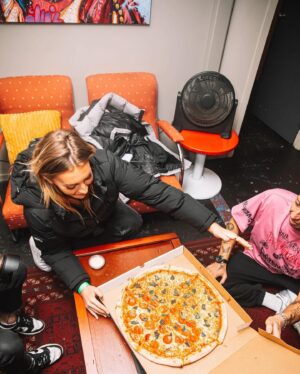 Example Instagram - All types of love. Love for the pink. Love for my lady. Love for the pizza. Love for the music. Love for the supporters. Love for my sauna ❤️

📷 @curdin 

#musique #fashionblog #modellife #newzealandguide #partykids
