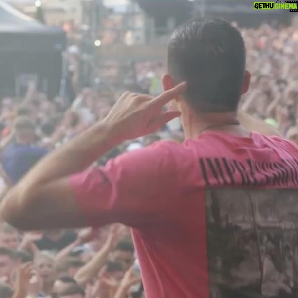 Example - 2.3K Likes - Iām bacckkkkk ⦠European summer shows kick off this weekend. Just landed back here from Aus and Iām buzzing to see some of you.
Hereās some highlights from the last few years.
Kicking off with 3 shows this Saturday. (Dunno why I still choose to put myself through these crazy schedules!?)
Lost Minds Festival, Newcastle - 3:30-4:30pm
Land Beyond Festival, Brighton - 8:30-9:30pm
Land Beyond Afterparty @ HORIZON - 1:30-2:30am
Whoās excited ?
El š
#festivalseason #ukfestivals #examplelive #livemusic #gigphotography