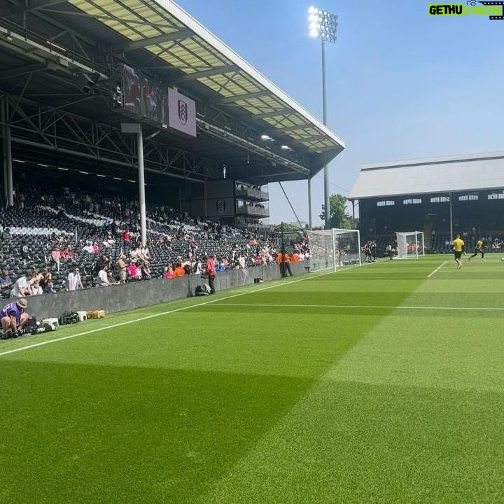 Example - 24.4K Likes - Always a lovely day out at the Cottage (despite the result). Thanks for the hospitality as always FFC & TNT Sports
Whoās winning the league ?
#fulhamfc #mcfc #crouchy #example #tntsports #premierleague