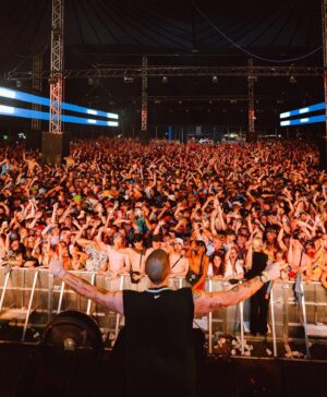 Example Instagram - I’m bacckkkkk … European summer shows kick off this weekend. Just landed back here from Aus and I’m buzzing to see some of you. 

Here’s some highlights from the last few years.

Kicking off with 3 shows this Saturday. (Dunno why I still choose to put myself through these crazy schedules!?) 

Lost Minds Festival, Newcastle - 3:30-4:30pm 
Land Beyond Festival, Brighton - 8:30-9:30pm
Land Beyond Afterparty @ HORIZON - 1:30-2:30am 

Who’s excited ?

El 😘

#festivalseason #ukfestivals #examplelive #livemusic #gigphotography