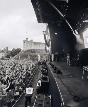 Example Instagram - I’m bacckkkkk … European summer shows kick off this weekend. Just landed back here from Aus and I’m buzzing to see some of you. 

Here’s some highlights from the last few years.

Kicking off with 3 shows this Saturday. (Dunno why I still choose to put myself through these crazy schedules!?) 

Lost Minds Festival, Newcastle - 3:30-4:30pm 
Land Beyond Festival, Brighton - 8:30-9:30pm
Land Beyond Afterparty @ HORIZON - 1:30-2:30am 

Who’s excited ?

El 😘

#festivalseason #ukfestivals #examplelive #livemusic #gigphotography