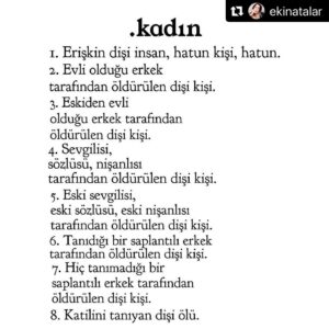 Eylem Canpolat Instagram - #Repost @ekinatalar with @make_repost
・・・
Bize hep sessiz olmamız söylendi. Konuşurken bile konuşmamaktı ilk dersimiz. Gülerken, güldüğümüzü belli etmemekti derdimiz. Olduğumuzdan akıllı görünmemekti felsefemiz. Yoksa sevmez, istemez, ‘almaz’ erkeklerimiz! Sanki bir erkeğin sevgisi olmadan yaşayamayacak, bir erkek tarafından istenmediğimizde susuz kalıp solacak, bir erkek tarafından ‘alınmadığımızda’ son kullanma tarihi geçmiş konserveler gibi çöpün dibini boylayacaktık. Belki de bu yüzden sesimizi kimse duymadı, kahkahalarımız odaları çınlatmadı, acımız kimsenin yüreğine kazınmadı.🌿
 
Çocuktuk, aklımıza girdiler, şunu yap bunu yapma dediler. Hep bir adım geriden gel, yapabiliyorsan üç beş adım hatta. Utandırmayacak kadar güzel görün ama çok dikkat çekecek kadar da değil sakın ha!🌿
 
Hep kendinde bir eksik bulmaya gayret göster, çorbanın tuzu daha fazla olabilirdi, gömlekler daha iyi ütülenebilirdi, paralel parkı daha iyi öğrenebilirdin, işinde daha iyi mevkilere gelebilirdin. Bunları unutma dediler.🌿
 
Yapabileceğin şeylerin çoğunu ona yaptır, güçlü hissetsin. Kavanozları açamadın, en üst rafa uzanamadın, duvara çivi çakamadın, musluğu tamir edemedin, onsuz şuradan şuraya gidemedin, faturaları bile ödeyemedin, bunları da unutma dediler.🌿
 
Daha çok biliyorsan sus, bırak erkeğin konuşsun. Bütün övgüleri o alsın, artılar hep onun hanesine yazılacak unutma. Sen artıyla eksi arasında bir yerlerde dönüp dururken, onun çok daha önemli işleri var. Çok çalışıyor, çok yoruluyor, sorumluluk onda her şey onda. Senin görevin, erkeğini iyi hissettirmek. Ona kendini iyi hissettirmekten daha önemli ne işin olabilir Allah aşkına dediler.🌿

Derdini tasanı anlatma, sıkılmasın. Kendini kötü hissediyorsan ona açılma, daralmasın. Kıskanıyorsan söyleme, bunalmasın. Amacın erkeğinin nefes alması, gerekiyorsa sen boğul ama o ciğerlerinin dibine kadar çeksin o nefesi, yaşasın! Sen yaşamasan da olur! Zaten senden beklenen yaşaman değil, erkeğinin yaşam destek ünitesi olman. Hepsi bu kadar dediler.🌿
 
İşte bu yüzden kendi sessizliğimizde bile boğulamadık da, hep o ‘diyenlerin’ sessizliğinde boğulduk. Ruhumuza El-Fatiha.🌿 #kadıncinayetleri #kadınaşiddetehayır #pınargültekin