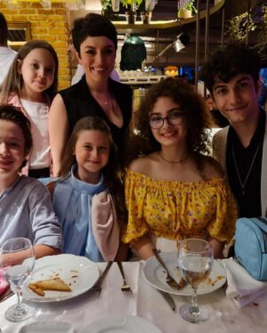 Eylül Şenocak Instagram - Çooook seviyorum , iyiki tanıdım seni Ezgi ablacım…@ezomola