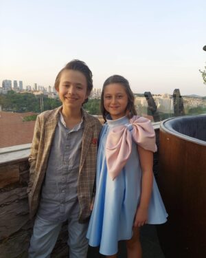 Eylül Şenocak Instagram - Biriciklerimmm💙💙💙@berkaycelalcetin@iremkubrabakrtas@sidartublek_@rual.dogan