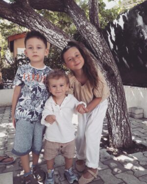 Eylül Şenocak Instagram - İyi bayramlar🎈kuzenlerimle harika bir bayram🎊🎉🧿