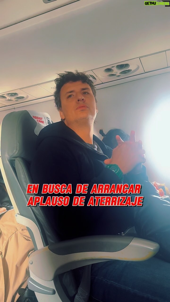 Ezequiel Campa - 1.1K Likes - Espero que a mí me aplaudan un poco mas que a estos pobres pilotos… 🤪🤪🤗🤗🤣🤣 Esta noche nos vemos en Bahía Blanca a las 21 hs. en el Auditorio de la Biblioteca y mañana sábado en Mardel en la sala Melany del Roxy Radio City! Compren sus entradas en www.ezequielcampa.com.ar o en el link de mi perfil 👆🏻👆🏻