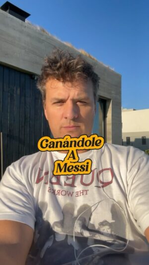 Ezequiel Campa Instagram - Mira si no me la bancaré que hoy compito contra la mejor selección de todos los tiempos. Nos vemos a las 21 en el @teatrogranpilar . Compren sus entradas en www.ezequielcampa.com.ar o en el link de mi perfil 👆🏻👆🏻 
#comedia #teatro #standup  #standupcomedy #pilar