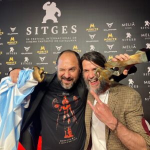 Ezequiel Rodríguez Instagram - 🪓🏆¡¡GANAMOS MEJOR PELICULA en @sitgesfestival !!
¡Felicidad total! @cuandoacechalamaldad ganó dos premios:
- Mejor película del festival.
- Mejor película Blood Window.

🎞️De 56 años de historia que tiene el festival, es la primera vez que una película latinoamericana gana el premio a MEJOR PELÍCULA.

🇦🇷9 de noviembre en cines de Argentina. 
@cuandoacechalamaldad, una película de @demianrugna

🇺🇸Estrenada en Estados Unidos en 800 salas, 🇨🇦ovacionada en su estreno mundial en @tiff_net y con exitosa participación en 🇺🇸 @Fantastic.Fest (Austin) y 🇺🇸@BeyondFest (Los Angeles).

Producida por @aramos_cine, @machacofilms y @shudder. Productores: Roxana Ramos @roxanaramos10, Fernando Diaz @fernandodiazcine, Emily Gotto @egotto, Samuel Zimerman @samzimmermann

Elenco:
PEDRO,  Ezequiel Rodríguez @ezequielagustinrodriguez 
JIMI,  Demián Salomón @demian.salomon 
MIRTHA, Silvina Sabater @silvinasabater 
SABRINA,  Virginia Garófalo @vir_garofalo 
RUIZ,  Luis Ziembrowski @ziembro 
JAIR, Emilio Vodanovich @emilio.voda 
SANTINO,  Marcelo Michinaux @marcelomichinaux 
SARA, Paula Rubinsztein @paularubinsztein 
JIMENA, Desirée Salgueiro @desiree_salgueiro 
LEO, Federico Liss @federico.liss 
Niña llorona: Agustina Chiara Aguilera @locosdelaenzima

Distribuye: @bfargentina
Prensa: Raquel Flota @raquelflotta @agenciaraquelflotta
Redes: @francolovisolo

#CuandoAcechaLaMaldad #CALM #DemianRugna #AramosCine #MachachoFilms #Shudder #Terror #Cinedeterror #Cinedegenero #Cine #CineArgentino #Estreno #9denoviembre