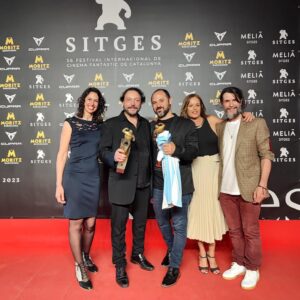 Ezequiel Rodríguez Instagram - 🪓🏆¡¡GANAMOS MEJOR PELICULA en @sitgesfestival !!
¡Felicidad total! @cuandoacechalamaldad ganó dos premios:
- Mejor película del festival.
- Mejor película Blood Window.

🎞️De 56 años de historia que tiene el festival, es la primera vez que una película latinoamericana gana el premio a MEJOR PELÍCULA.

🇦🇷9 de noviembre en cines de Argentina. 
@cuandoacechalamaldad, una película de @demianrugna

🇺🇸Estrenada en Estados Unidos en 800 salas, 🇨🇦ovacionada en su estreno mundial en @tiff_net y con exitosa participación en 🇺🇸 @Fantastic.Fest (Austin) y 🇺🇸@BeyondFest (Los Angeles).

Producida por @aramos_cine, @machacofilms y @shudder. Productores: Roxana Ramos @roxanaramos10, Fernando Diaz @fernandodiazcine, Emily Gotto @egotto, Samuel Zimerman @samzimmermann

Elenco:
PEDRO,  Ezequiel Rodríguez @ezequielagustinrodriguez 
JIMI,  Demián Salomón @demian.salomon 
MIRTHA, Silvina Sabater @silvinasabater 
SABRINA,  Virginia Garófalo @vir_garofalo 
RUIZ,  Luis Ziembrowski @ziembro 
JAIR, Emilio Vodanovich @emilio.voda 
SANTINO,  Marcelo Michinaux @marcelomichinaux 
SARA, Paula Rubinsztein @paularubinsztein 
JIMENA, Desirée Salgueiro @desiree_salgueiro 
LEO, Federico Liss @federico.liss 
Niña llorona: Agustina Chiara Aguilera @locosdelaenzima

Distribuye: @bfargentina
Prensa: Raquel Flota @raquelflotta @agenciaraquelflotta
Redes: @francolovisolo

#CuandoAcechaLaMaldad #CALM #DemianRugna #AramosCine #MachachoFilms #Shudder #Terror #Cinedeterror #Cinedegenero #Cine #CineArgentino #Estreno #9denoviembre