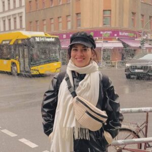 Ezgi Tombul Instagram - Buralara yaz günü kar yağıyor canım