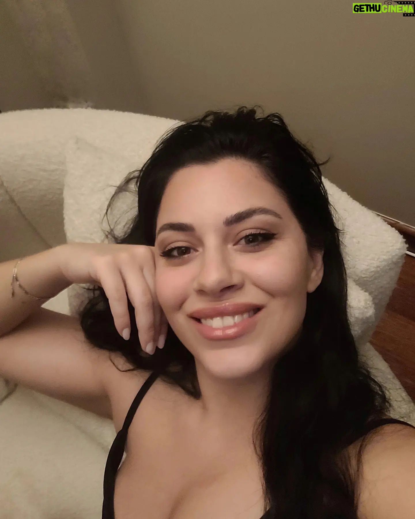 Ezgi Tombul - 762 Likes -