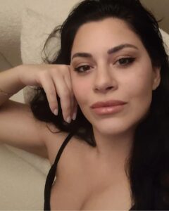 Actress Ezgi Tombul HD Instagram Photos and Wallpapers December 2022