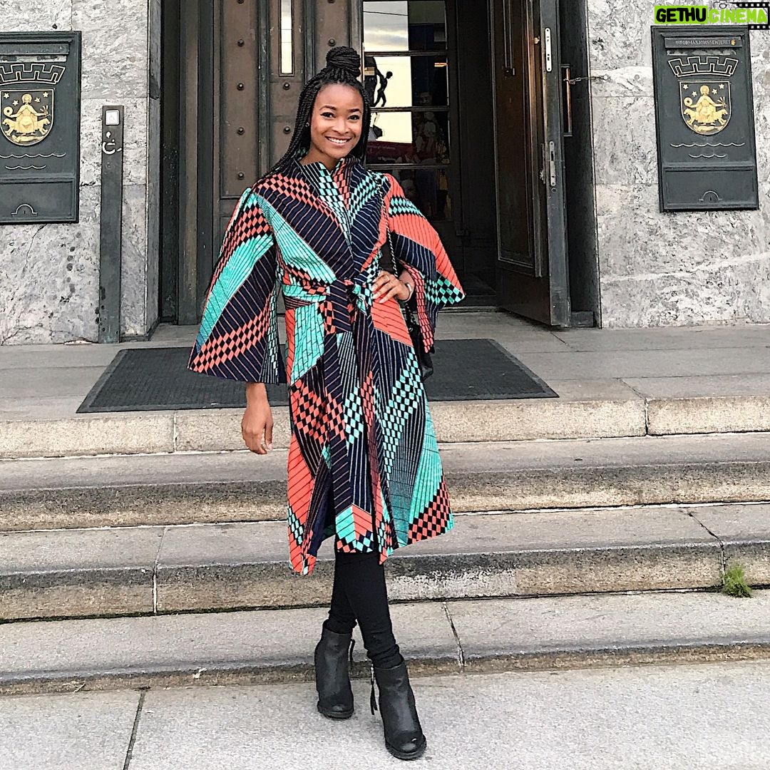 Ezinne Okparaebo - 1K Likes - 😊✨ #Ootd #Vlisco #AfricanStyle #braids #Vogue #Elle 📸 @nishobora