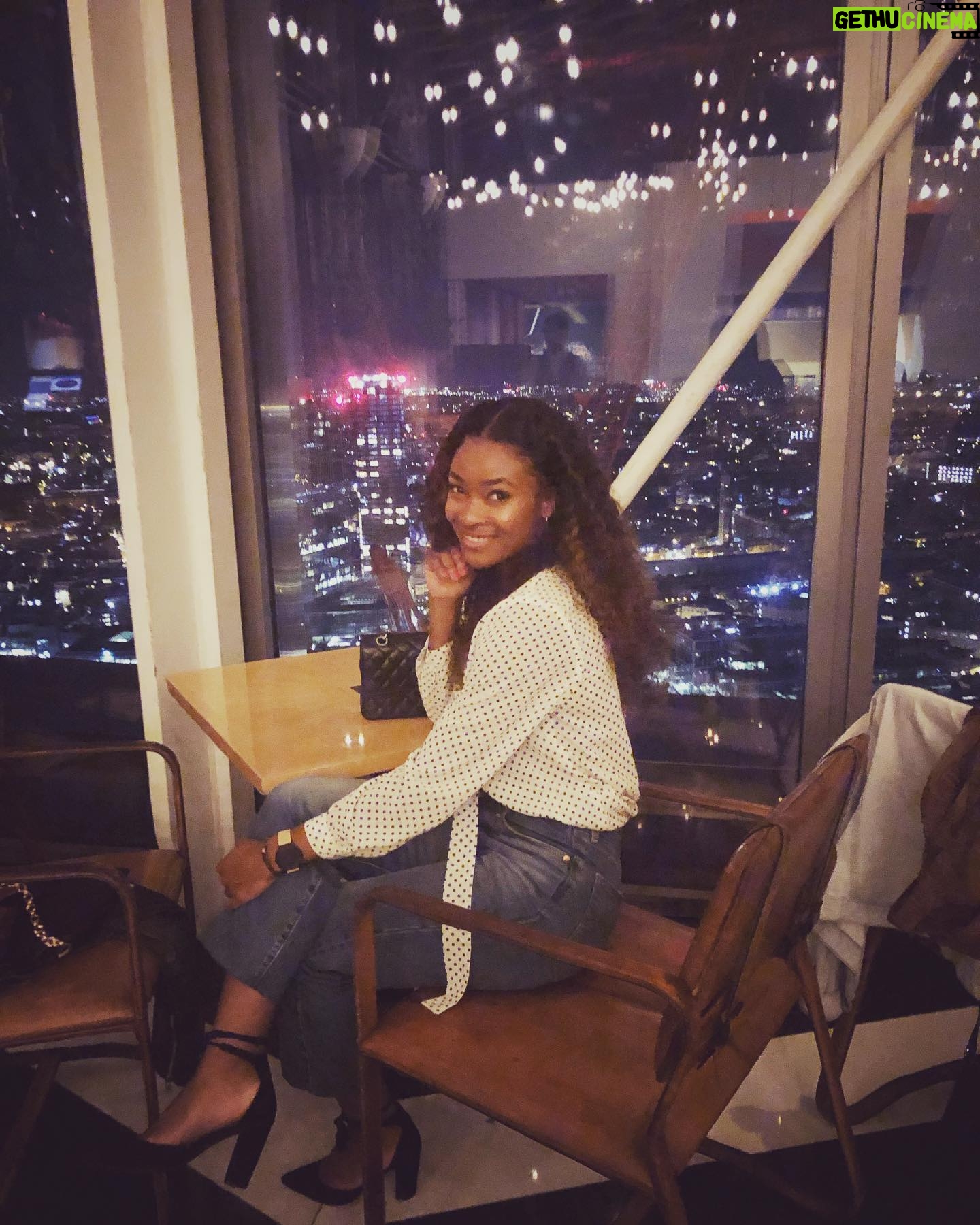 Ezinne Okparaebo - 1.1K Likes - London was good 😊💫🏙