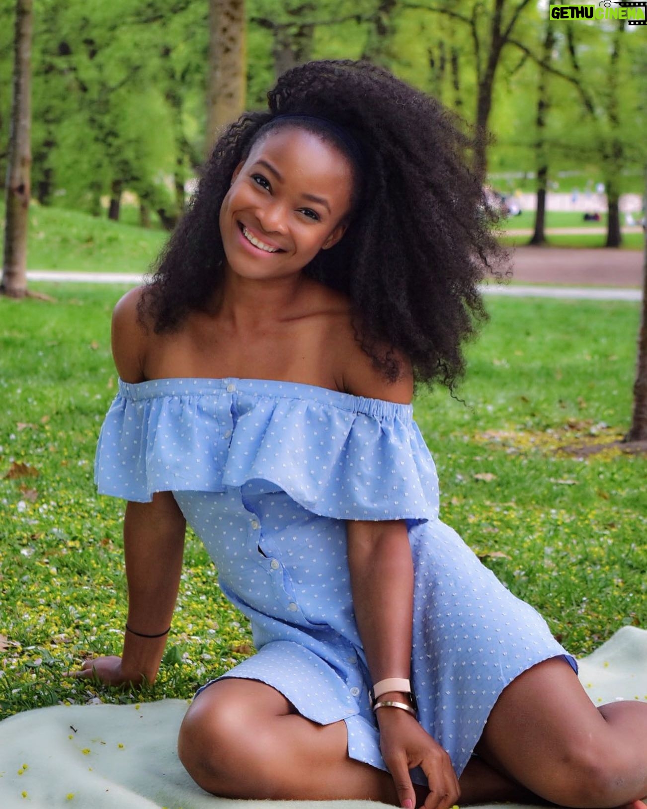 Ezinne Okparaebo - 2K Likes - Back online after a long digital detox. Looking forward to warmer days and
greetings to you all ✨🤗.