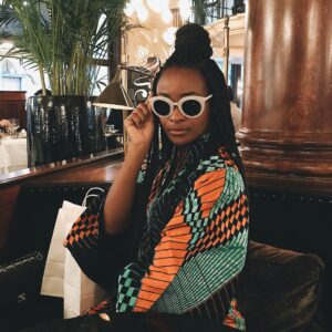 Ezinne Okparaebo Instagram - 😊✨ #Ootd #Vlisco #AfricanStyle  #braids #Vogue #Elle 📸 @nishobora