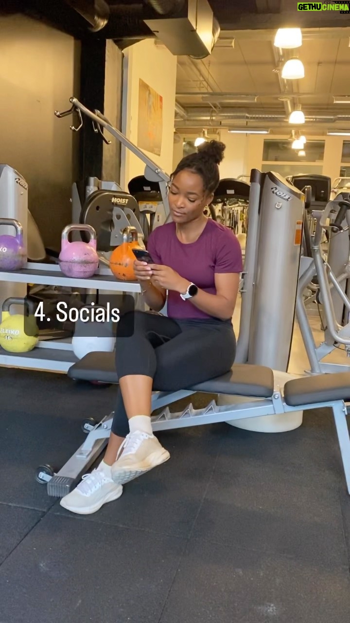 Ezinne Okparaebo - 1K Likes - Mood during break and sets. Which one are you? 😁