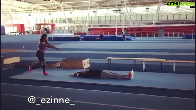 Ezinne Okparaebo - 1.6K Likes - Jumping into the New week like 💥 Tag someone you wanna try this with 😅
.
.
.
.
#ezinspiration