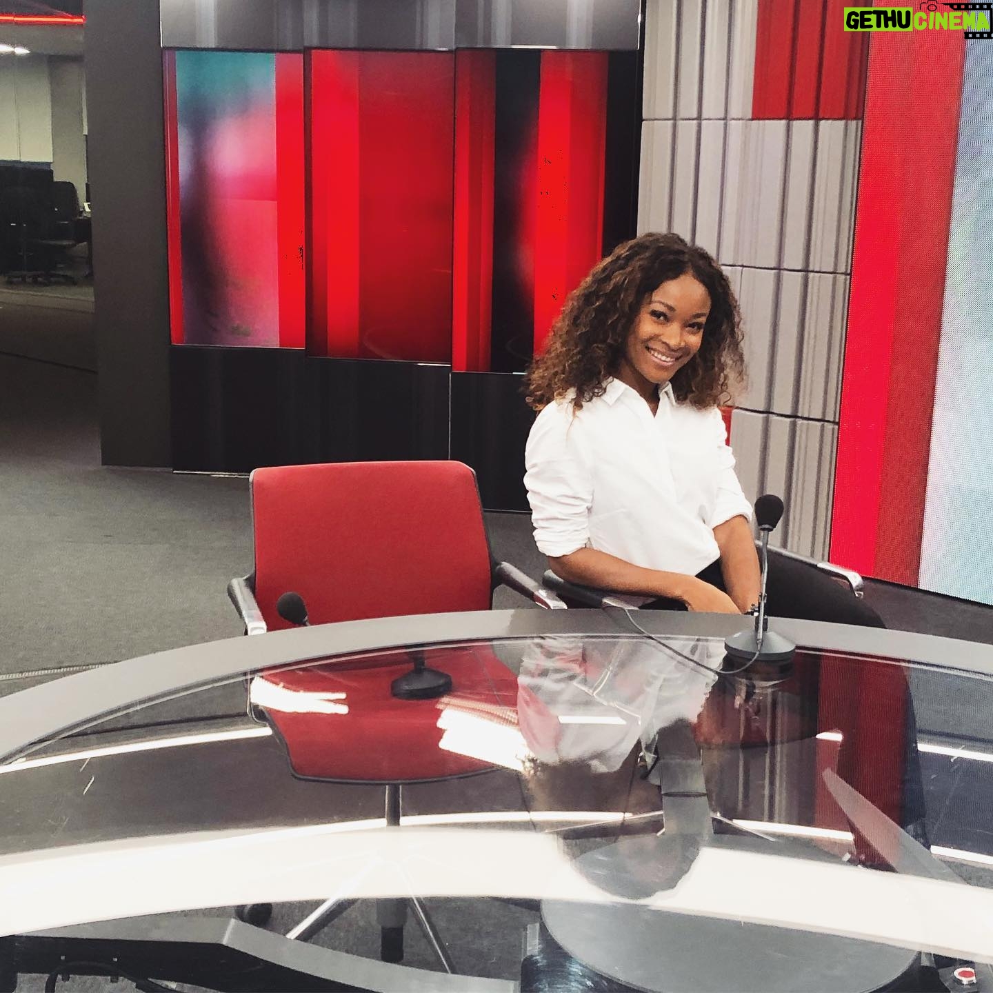 Ezinne Okparaebo - 1K Likes - Når man selv ikke deltar i VM blir man friidrettsekspert @tv2nyheter i dag. #monday #iaafdoha2019