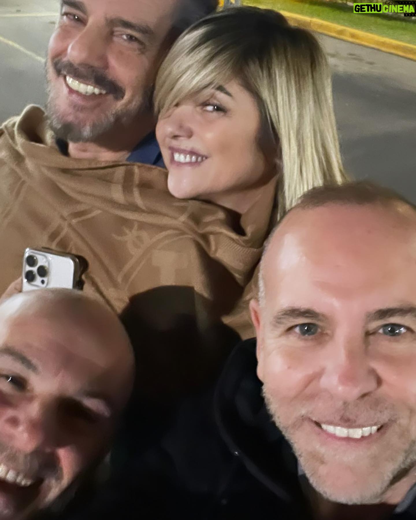 Fabián Mazzei - 2.3K Likes - Noche hermosa 🤩! Amigos! Comida rica y charla saludable ! El mejor combo🤩
Buen domingo ! 🌱🌱🌸
@fernandorivaud @javierrubenlopez @fabianmazzeiok