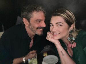 Fabián Mazzei Instagram - Falta poco para 10 años de casados! Bombon! Te disfruto tanto! Gracias por calmar mi alma! 
Proyectar y trabajar en nuestro sueño ! @g.aracosmetics @araceliweb 

Te cuento algo! Solo se necesita verdad para respirar! Leíste !!!! 🙄 esa es la verdadera Paz! Desde ahí todo se puede ! 🌸

Restaurante Sal.

@paradisusbymelia_esp 
#paradisuslaperla

@fabianmazzeiok ❤️