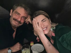Fabián Mazzei Instagram - Falta poco para 10 años de casados! Bombon! Te disfruto tanto! Gracias por calmar mi alma! 
Proyectar y trabajar en nuestro sueño ! @g.aracosmetics @araceliweb 

Te cuento algo! Solo se necesita verdad para respirar! Leíste !!!! 🙄 esa es la verdadera Paz! Desde ahí todo se puede ! 🌸

Restaurante Sal.

@paradisusbymelia_esp 
#paradisuslaperla

@fabianmazzeiok ❤️