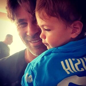 Fabio Fulco Instagram - E stò!!!!!! #dipadreinfiglia #ioete #forzanapolisempre #seilamiavita #graziesignore #💙