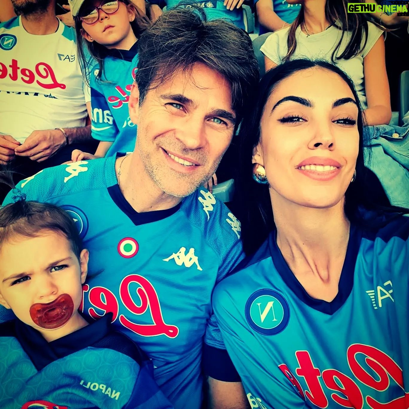 Fabio Fulco - 1.8K Likes - Mai avrei pensato di vivere momenti simili. Ma la vita riesce a sorprenderti sempre. I sogni si avverano se ci credi veramente e il bello é che questo é solo il primo per quest'anno!!!! #napolinelcuore #graziesignore #ilprimoditre #chebelloesserenapoletani #FNS💙💙💙