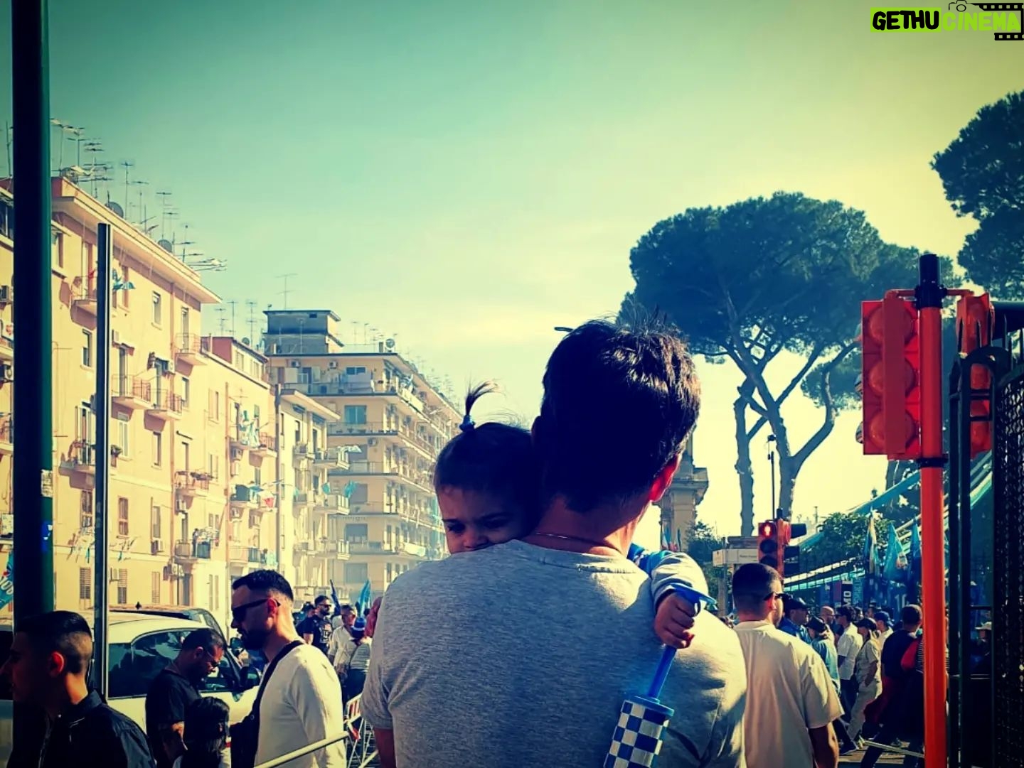 Fabio Fulco - 1.8K Likes - Mai avrei pensato di vivere momenti simili. Ma la vita riesce a sorprenderti sempre. I sogni si avverano se ci credi veramente e il bello é che questo é solo il primo per quest'anno!!!! #napolinelcuore #graziesignore #ilprimoditre #chebelloesserenapoletani #FNS💙💙💙