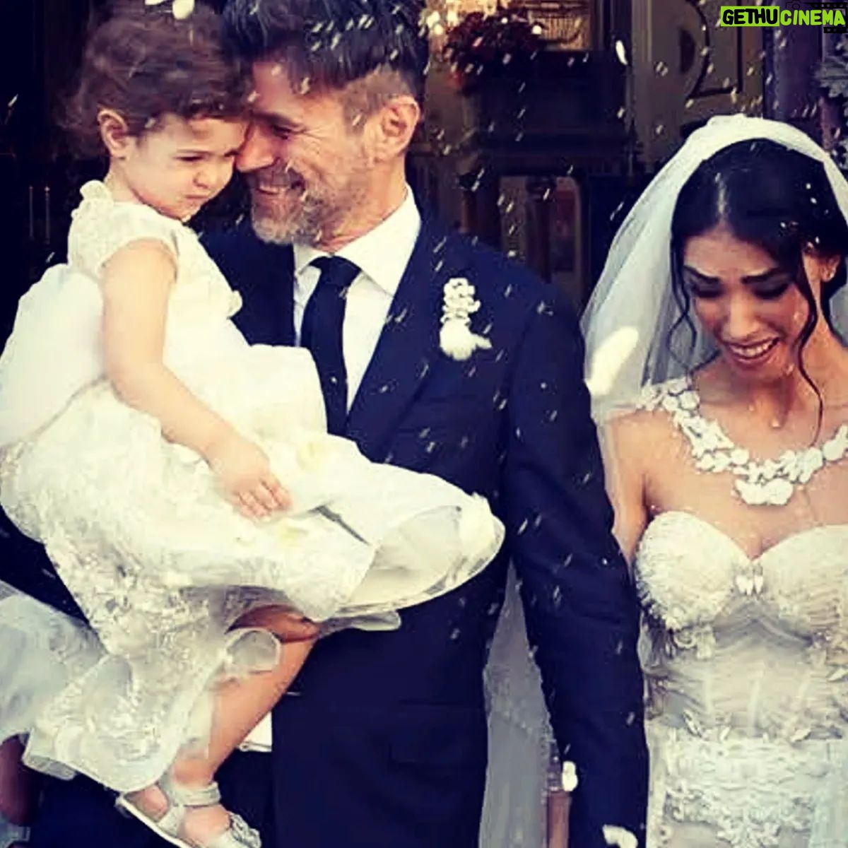Fabio Fulco - 5.9K Likes - Alle 18 circa entravamo in Chiesa per giurarci eterno amore davanti a Dio. Ti amo un anno di piú!!!! #noi #maritoemoglie #famiglia #anniversario #unannofa #sempreepersempre #sempreinsieme #ioete #love #grazieatuttiquellichecisonostati #chebelgiorno #wow