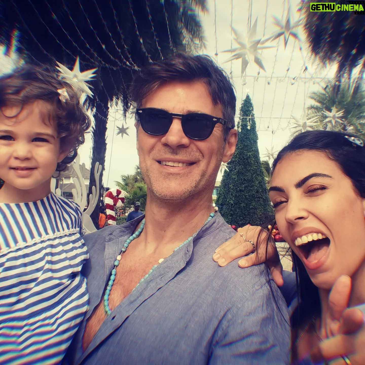 Fabio Fulco - 1.2K Likes - L'augurio più bello che posso fare a tutti é di essere felici come lo siamo NOI... Buon anno #happynewyear #happiness #family #peace #lotoflove #thanksgod #justus #miami #myplace #home