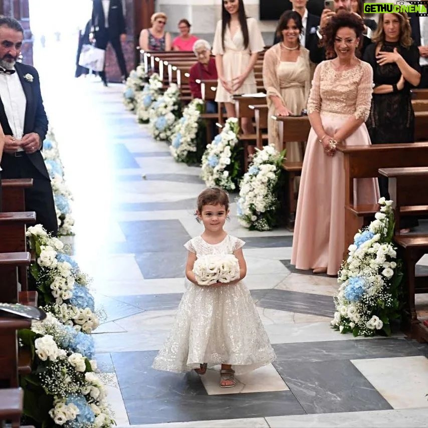 Fabio Fulco - 5.9K Likes - Alle 18 circa entravamo in Chiesa per giurarci eterno amore davanti a Dio. Ti amo un anno di piú!!!! #noi #maritoemoglie #famiglia #anniversario #unannofa #sempreepersempre #sempreinsieme #ioete #love #grazieatuttiquellichecisonostati #chebelgiorno #wow