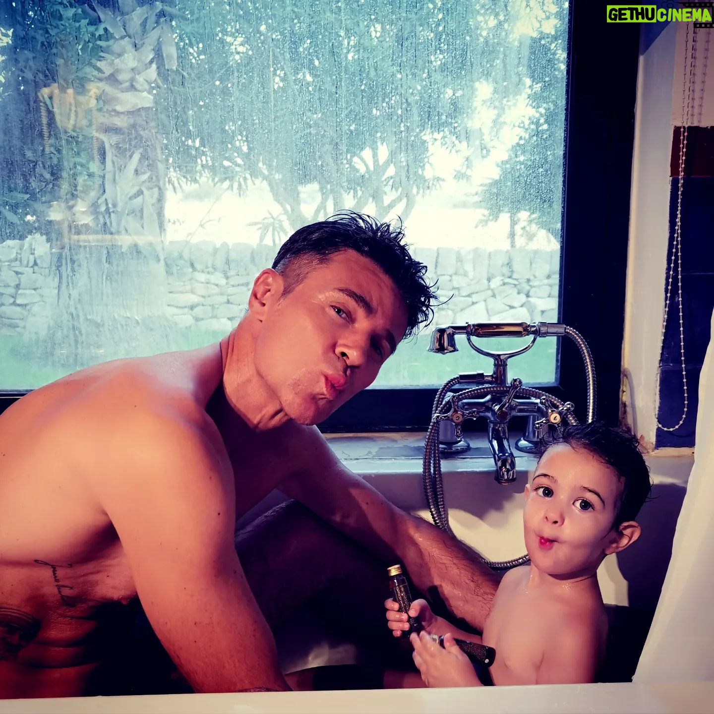 Fabio Fulco - 1.3K Likes - Bagnetto con papi?? #lamiacucciola #noi #fatheranddaughter #sempreepersempre #tiamodamorire #comeunapadellaalsuoscoglio