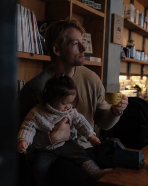 Fabio Grangeon Instagram - Exploring Kyoto’s coffee scene with my little one as the rain decides to make an appearance every day. ☕️ Look out for several videos in the coming days, stay tuned! ⚡️
探索京都的咖啡風情，這幾天雨天伴隨著我們。☕️ 這幾天會有幾個視頻上線，敬請期待！⚡️