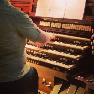 Fabio Rabello Instagram - What a great time in Charlottesville - Virginia - meeting the great university U.V.A, also had such a honor to perform in the church’s grand piano and organ with  Maestro MIchael! Thank you Virginia, you guys are amazing! What a gift! 🧡🖤🫶🏼🎶🇺🇸🔜 #charlottesville #uva #virginia #usa