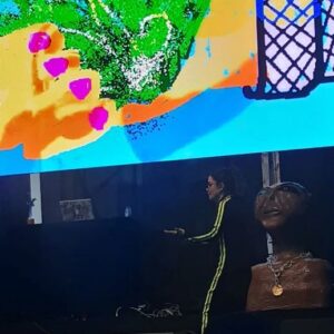 Fabiola Alarcón Instagram - Fue hermoso, muchas gracias @ovalle_cultura por esta convocatoria y por todo, y a @pinkhead.pvprikv por ser la mejor dj de la región y por acompañarme en el escenario (un sueño hecho realidad).
Primera vez que incorporo mis esculturas en mis presentaciones y fue muy lindo porque hubo mucho interés y me preguntaron bastante.
Muchas gracias al público de Ovalle, y a las ovallinas dentadas, y a todxs quienes me apoyan, y me han ido a ver desde distintos lugares de la región.
Gracias también a @marcelomiopec 🎶💚