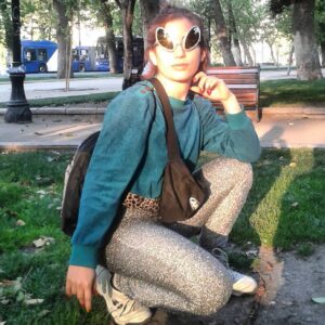 Fabiola Alarcón Instagram - soy un ovni del forestal
enterá detoná

polerón by me
pantalón @thcmodasustentable 
uñas @valkynails
lentes ovni @chicandmodern 
banano @and1 
morral enterthevoid mx
tillas @lottosportchile 
graxias x la foto *

ya aterrizaremos por soundcloud, youtube, spotify
skrrr skkrrr