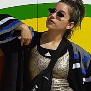 Fabiola Alarcón Instagram - siempre planta, nunca inplanta 🌱🥀
•
▪
°
☆full vestida con increíbles tesoros 90's de @amanos_oficial @t.h.c_oficial 🐆