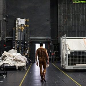 Fabrice Calmels Instagram - 4 Years Ago today.  Rehearsing Lar Lubovitch's Othello final pas on the Bolshoi stage for the Benois de la Danse.
😌

#bolshoiballet #ballet #pointeshoes